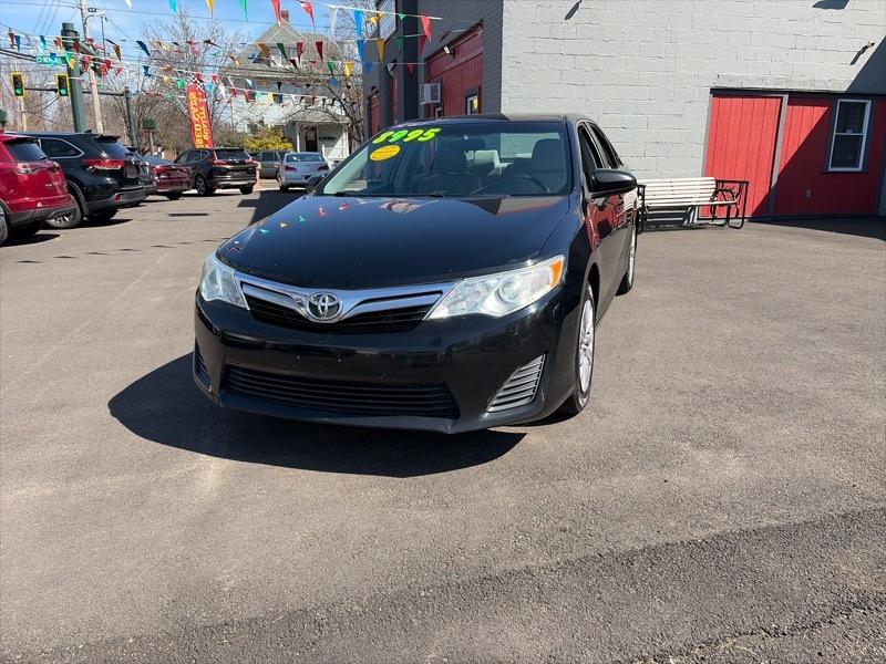 Toyota Camry 4dr Sdn I4 Auto LE (Natl) 2013
