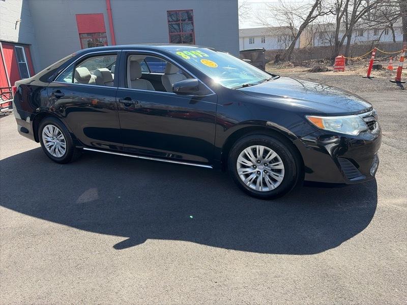 Toyota Camry 4dr Sdn I4 Auto LE (Natl) 2013