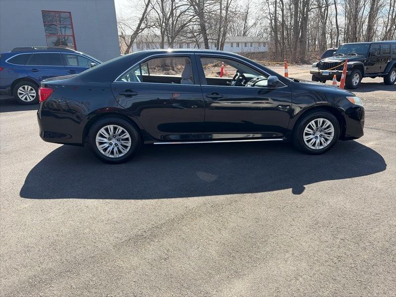 Toyota Camry 4dr Sdn I4 Auto LE (Natl) 2013