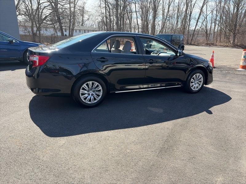 Toyota Camry 4dr Sdn I4 Auto LE (Natl) 2013