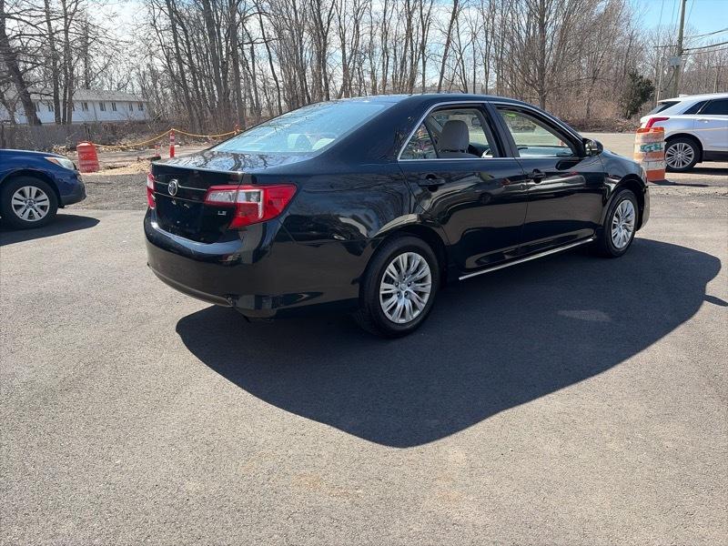 Toyota Camry 4dr Sdn I4 Auto LE (Natl) 2013
