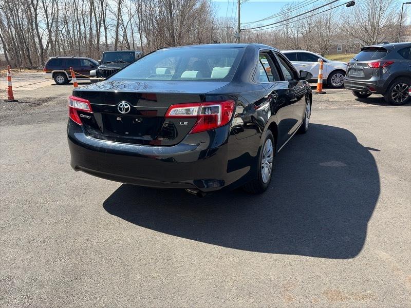 Toyota Camry 4dr Sdn I4 Auto LE (Natl) 2013