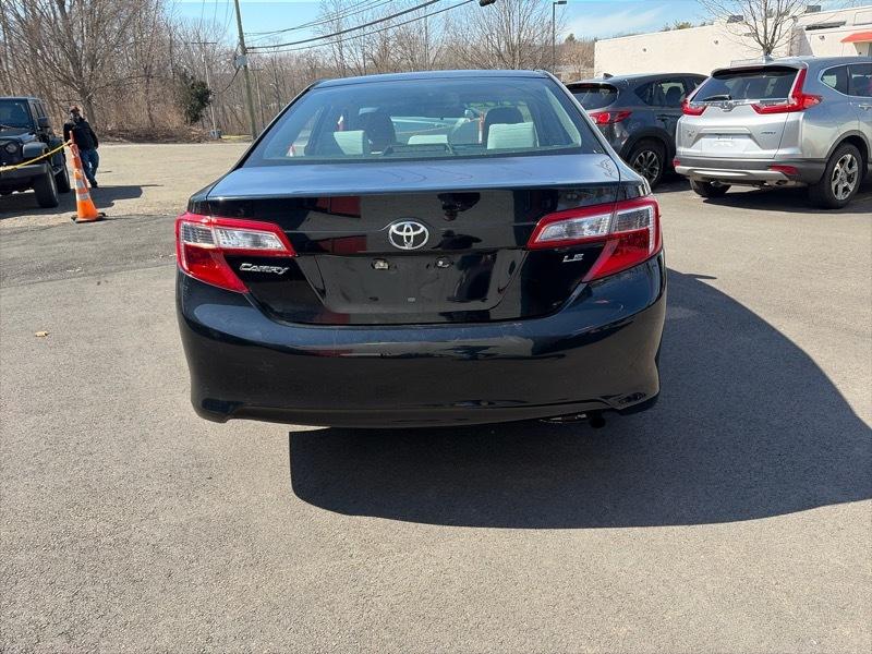 Toyota Camry 4dr Sdn I4 Auto LE (Natl) 2013