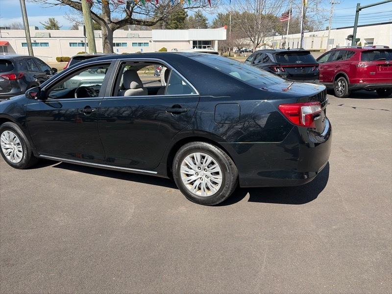 Toyota Camry 4dr Sdn I4 Auto LE (Natl) 2013