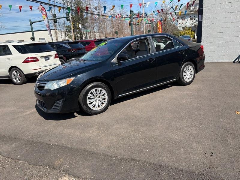 Toyota Camry 4dr Sdn I4 Auto LE (Natl) 2013