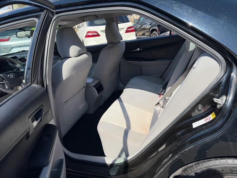 Toyota Camry 4dr Sdn I4 Auto LE (Natl) 2013