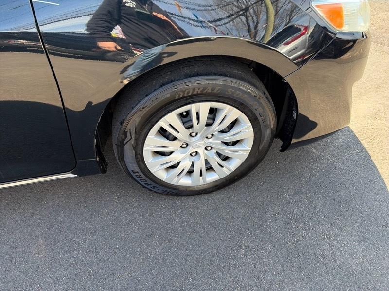 Toyota Camry 4dr Sdn I4 Auto LE (Natl) 2013