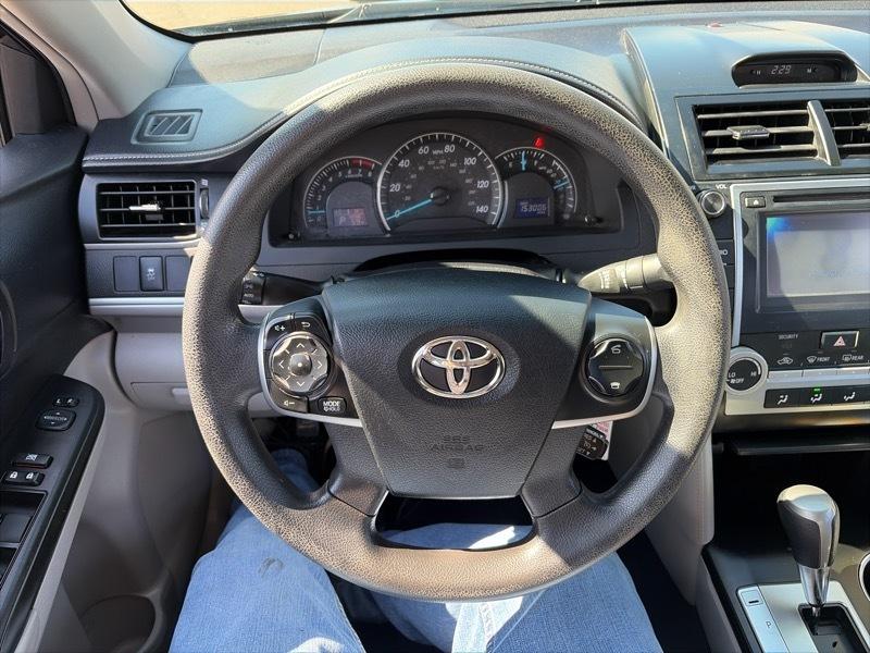 Toyota Camry 4dr Sdn I4 Auto LE (Natl) 2013