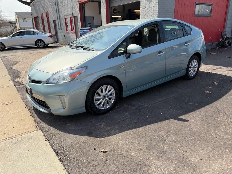 Toyota Prius Plug-In 2014