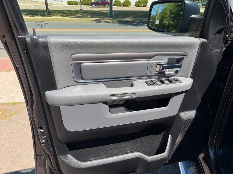 RAM 1500 Big Horn Quad Cab 4WD SWB 2016