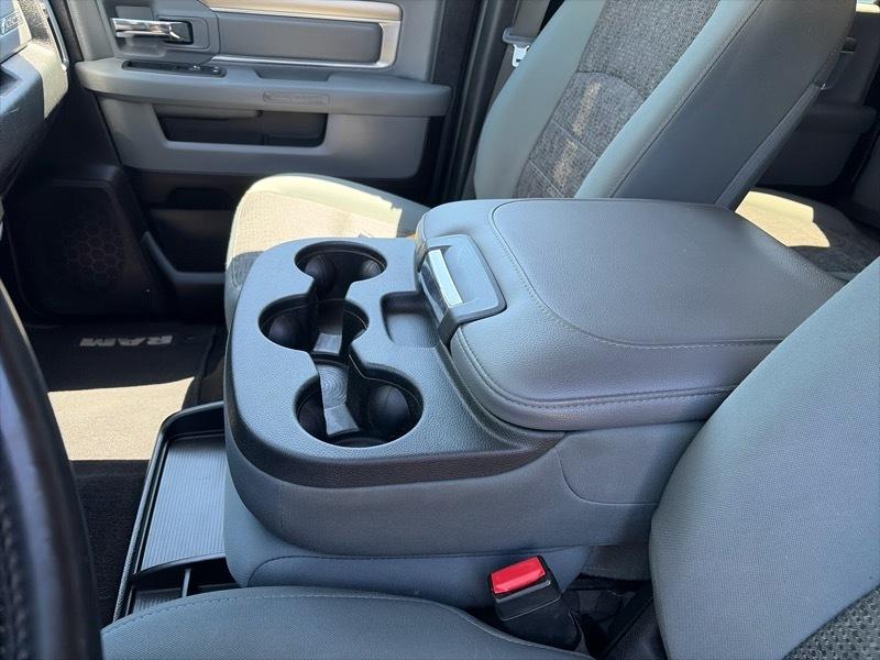 RAM 1500 Big Horn Quad Cab 4WD SWB 2016