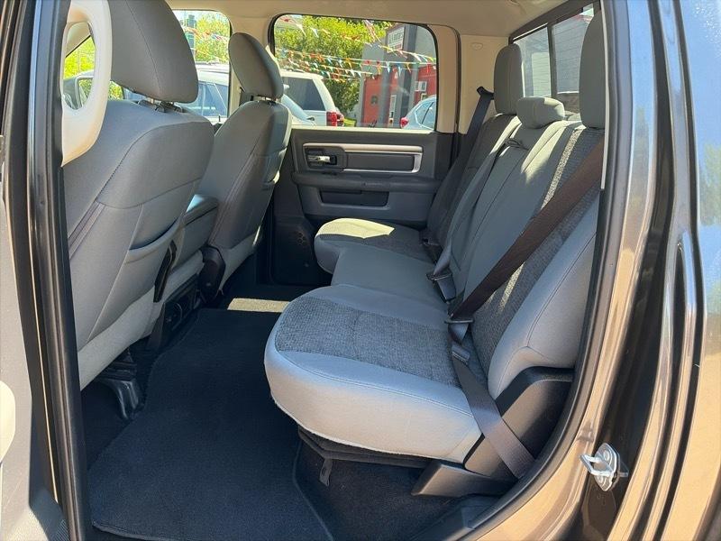RAM 1500 Big Horn Quad Cab 4WD SWB 2016