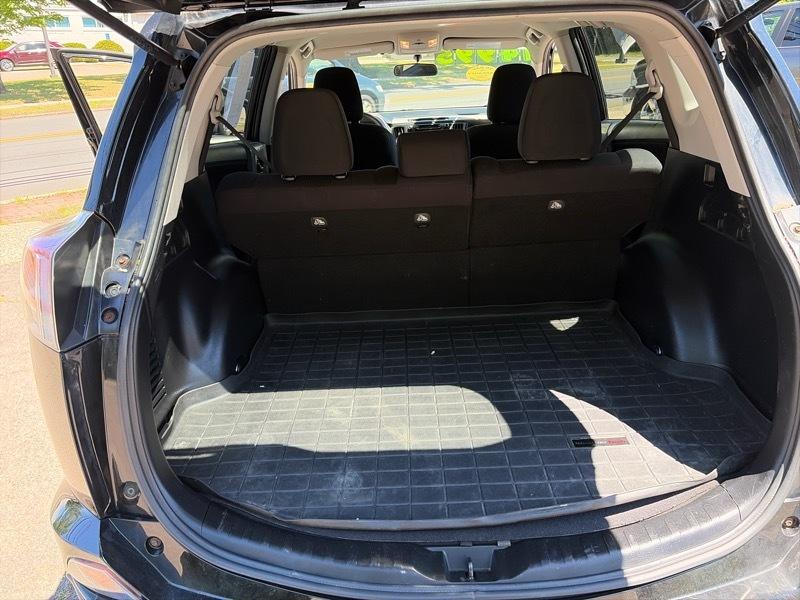 Toyota RAV4 LE AWD 2016