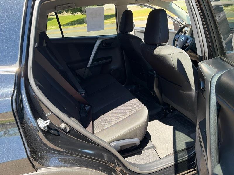 Toyota RAV4 LE AWD 2016