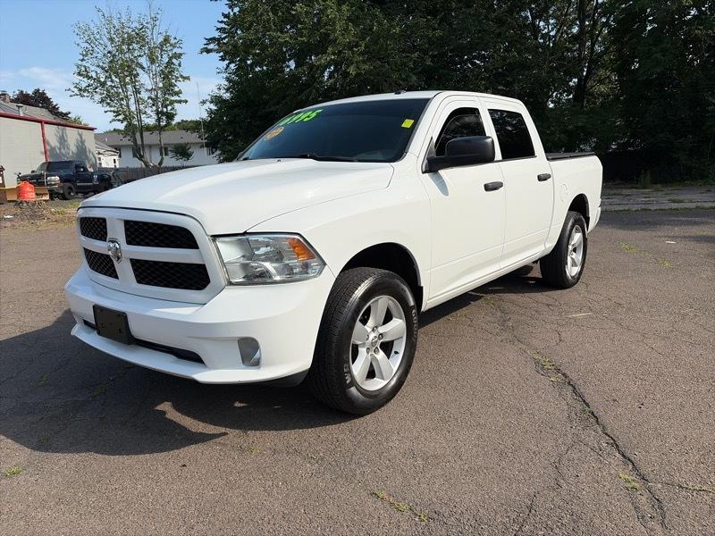 RAM 1500 4WD Crew Cab 140.5" Express 2016