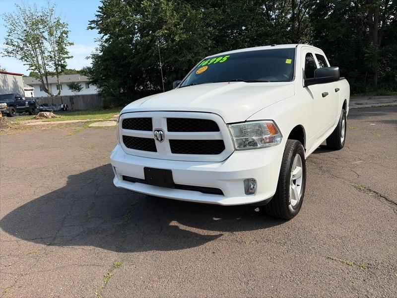 RAM 1500 4WD Crew Cab 140.5" Express 2016