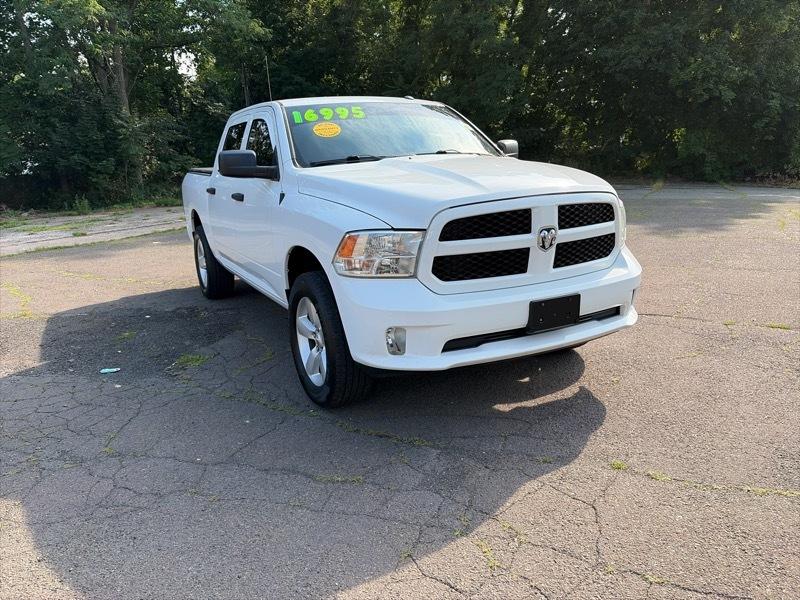 RAM 1500 4WD Crew Cab 140.5" Express 2016
