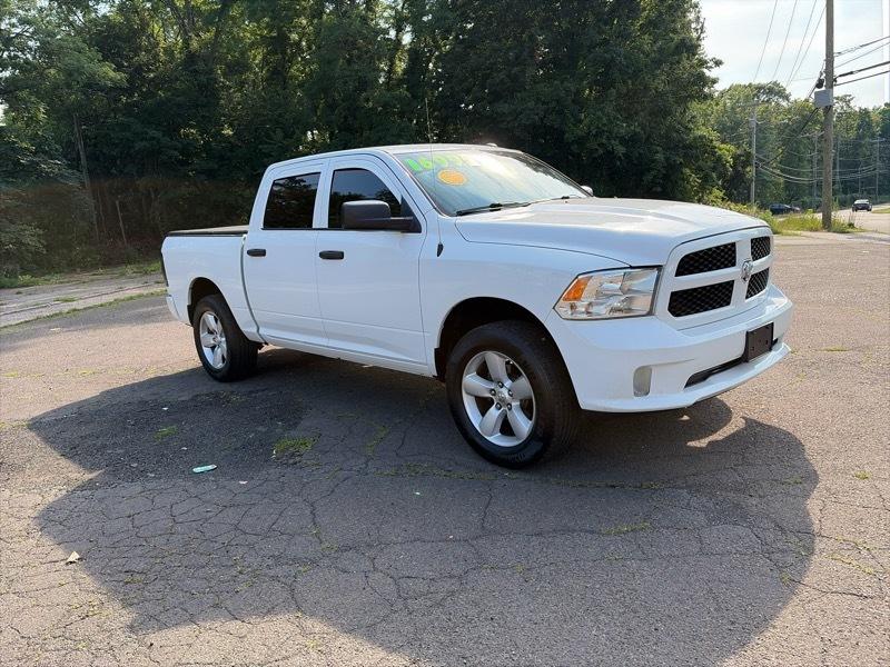 RAM 1500 4WD Crew Cab 140.5" Express 2016