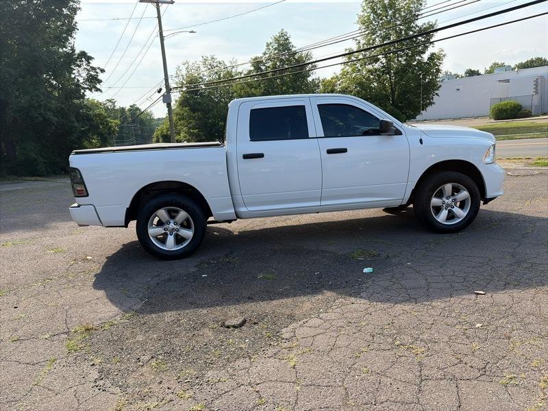 RAM 1500 4WD Crew Cab 140.5" Express 2016
