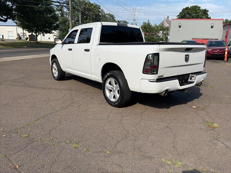 RAM 1500 4WD Crew Cab 140.5" Express 2016