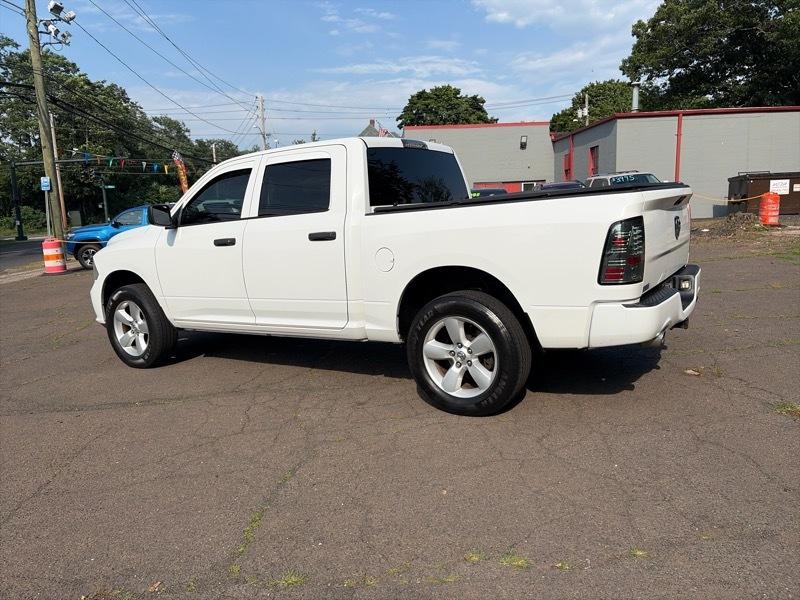 RAM 1500 4WD Crew Cab 140.5" Express 2016