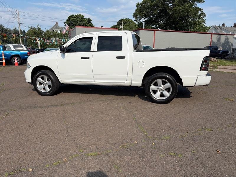 RAM 1500 4WD Crew Cab 140.5" Express 2016