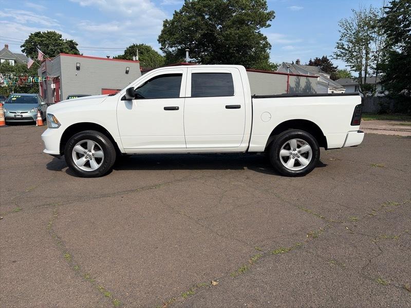 RAM 1500 4WD Crew Cab 140.5" Express 2016