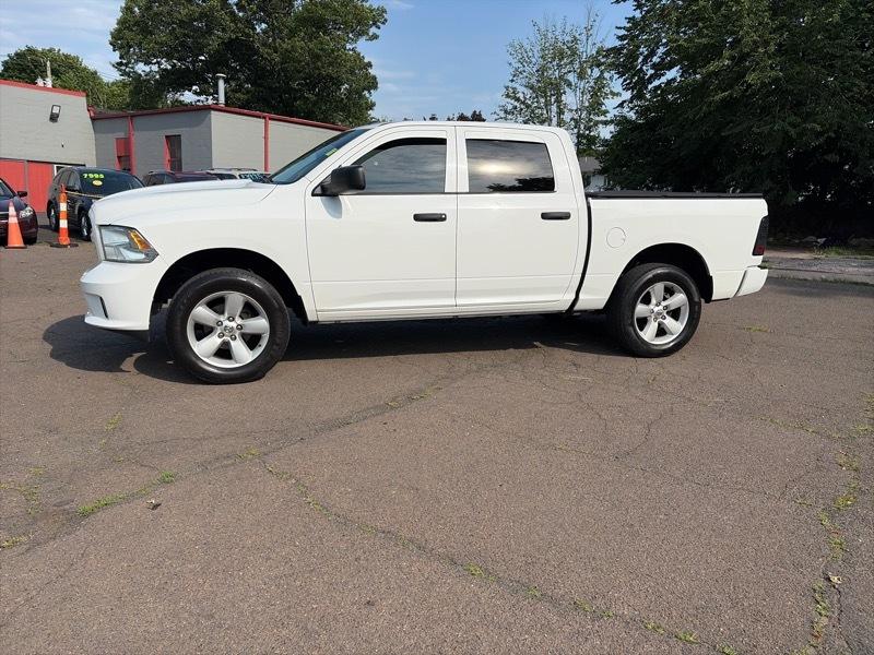 RAM 1500 4WD Crew Cab 140.5" Express 2016