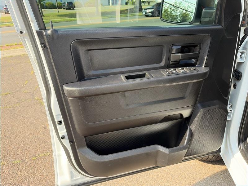 RAM 1500 4WD Crew Cab 140.5" Express 2016