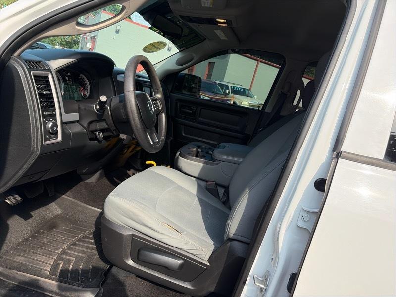 RAM 1500 4WD Crew Cab 140.5" Express 2016