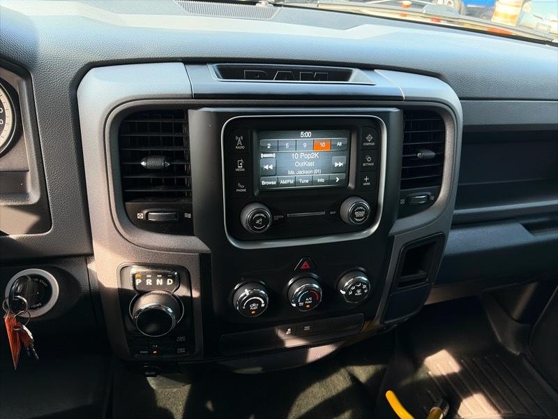 RAM 1500 4WD Crew Cab 140.5" Express 2016
