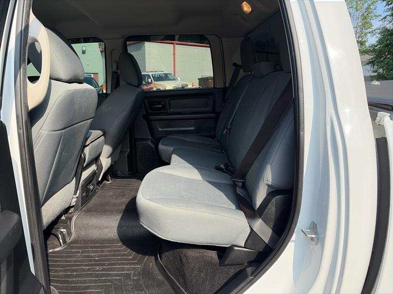 RAM 1500 4WD Crew Cab 140.5" Express 2016