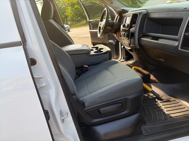 RAM 1500 4WD Crew Cab 140.5" Express 2016