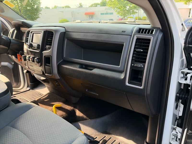 RAM 1500 4WD Crew Cab 140.5" Express 2016