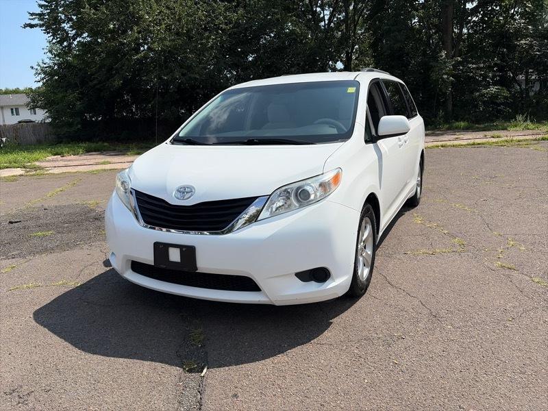 Toyota Sienna LE FWD 8-Passenger V6 2013