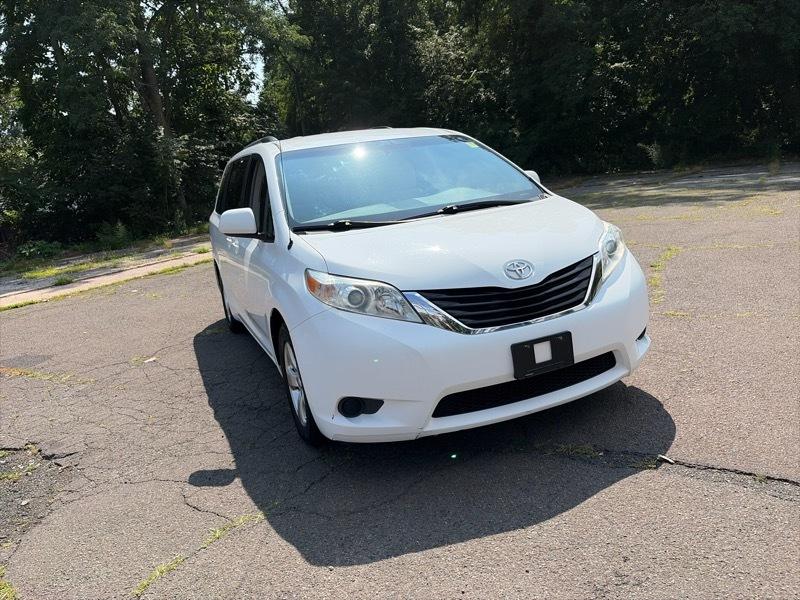 Toyota Sienna LE FWD 8-Passenger V6 2013