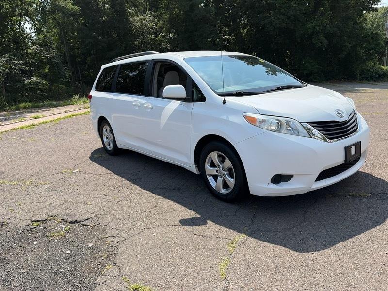 Toyota Sienna LE FWD 8-Passenger V6 2013