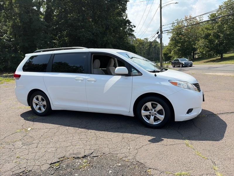 Toyota Sienna LE FWD 8-Passenger V6 2013