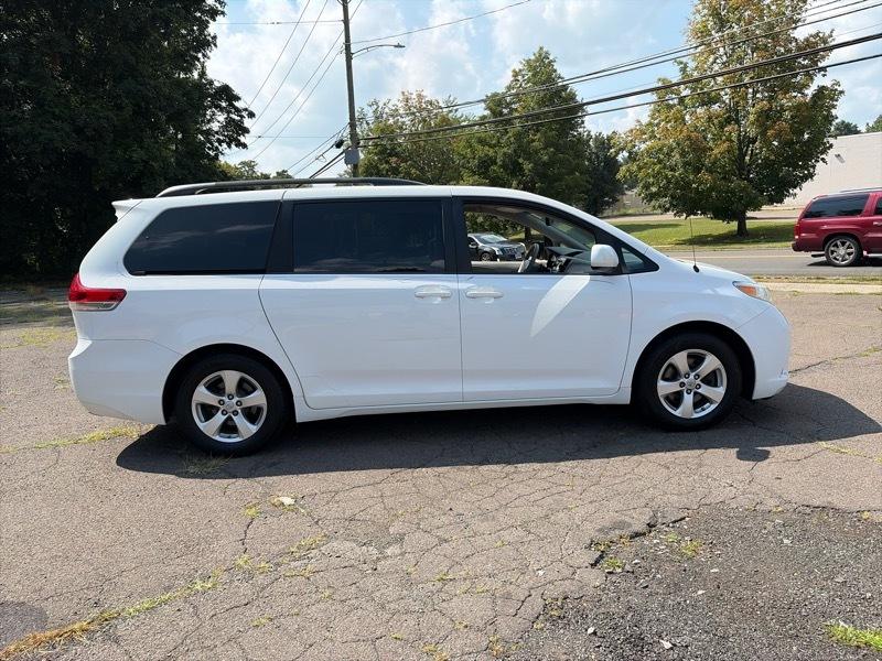 Toyota Sienna LE FWD 8-Passenger V6 2013