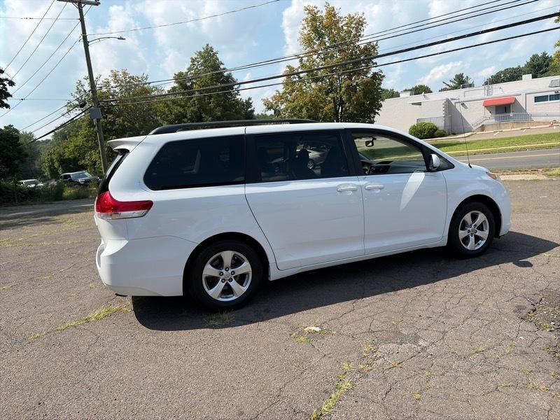 Toyota Sienna LE FWD 8-Passenger V6 2013