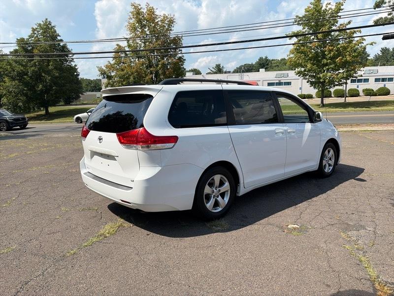 Toyota Sienna LE FWD 8-Passenger V6 2013