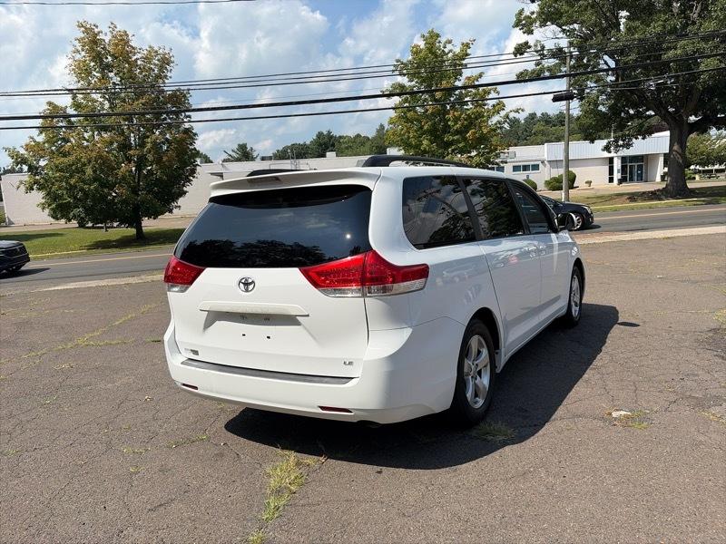 Toyota Sienna LE FWD 8-Passenger V6 2013