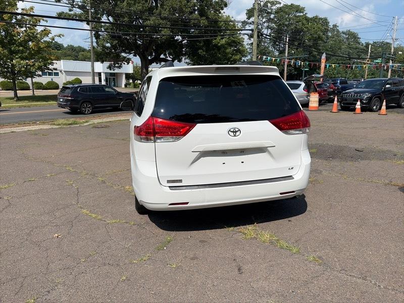 Toyota Sienna LE FWD 8-Passenger V6 2013