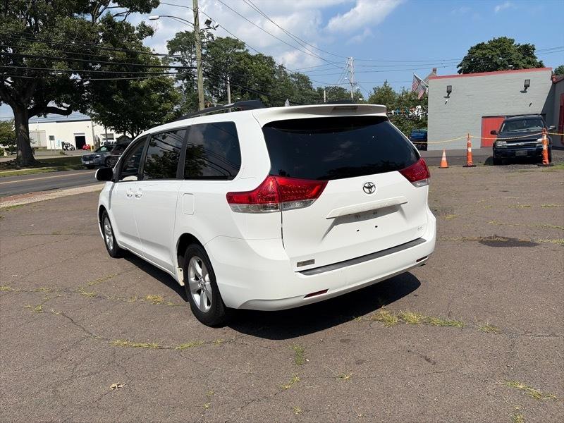Toyota Sienna LE FWD 8-Passenger V6 2013