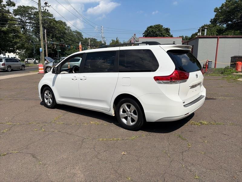 Toyota Sienna LE FWD 8-Passenger V6 2013