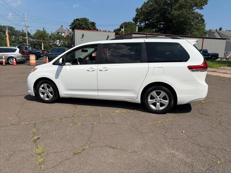 Toyota Sienna LE FWD 8-Passenger V6 2013