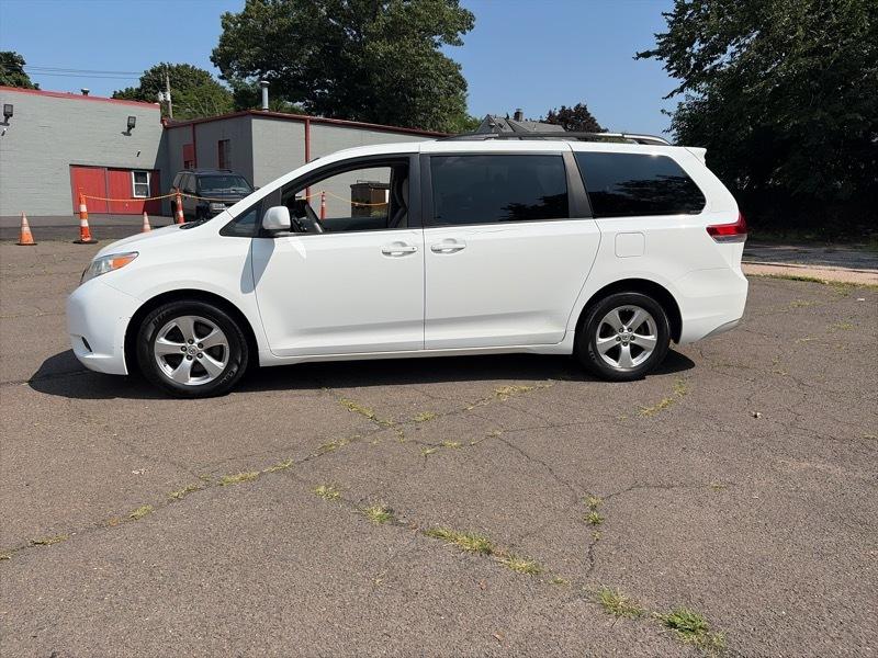 Toyota Sienna LE FWD 8-Passenger V6 2013