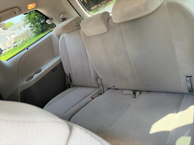 Toyota Sienna LE FWD 8-Passenger V6 2013