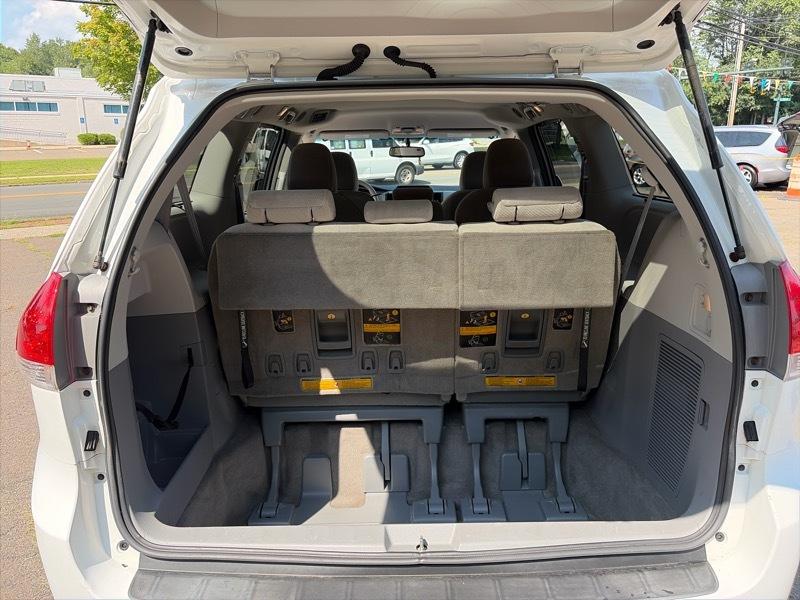 Toyota Sienna LE FWD 8-Passenger V6 2013