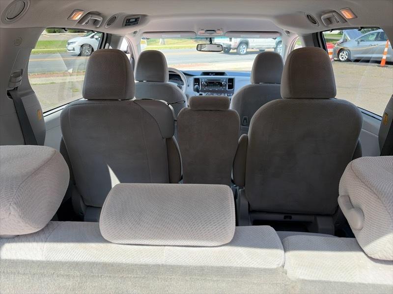 Toyota Sienna LE FWD 8-Passenger V6 2013
